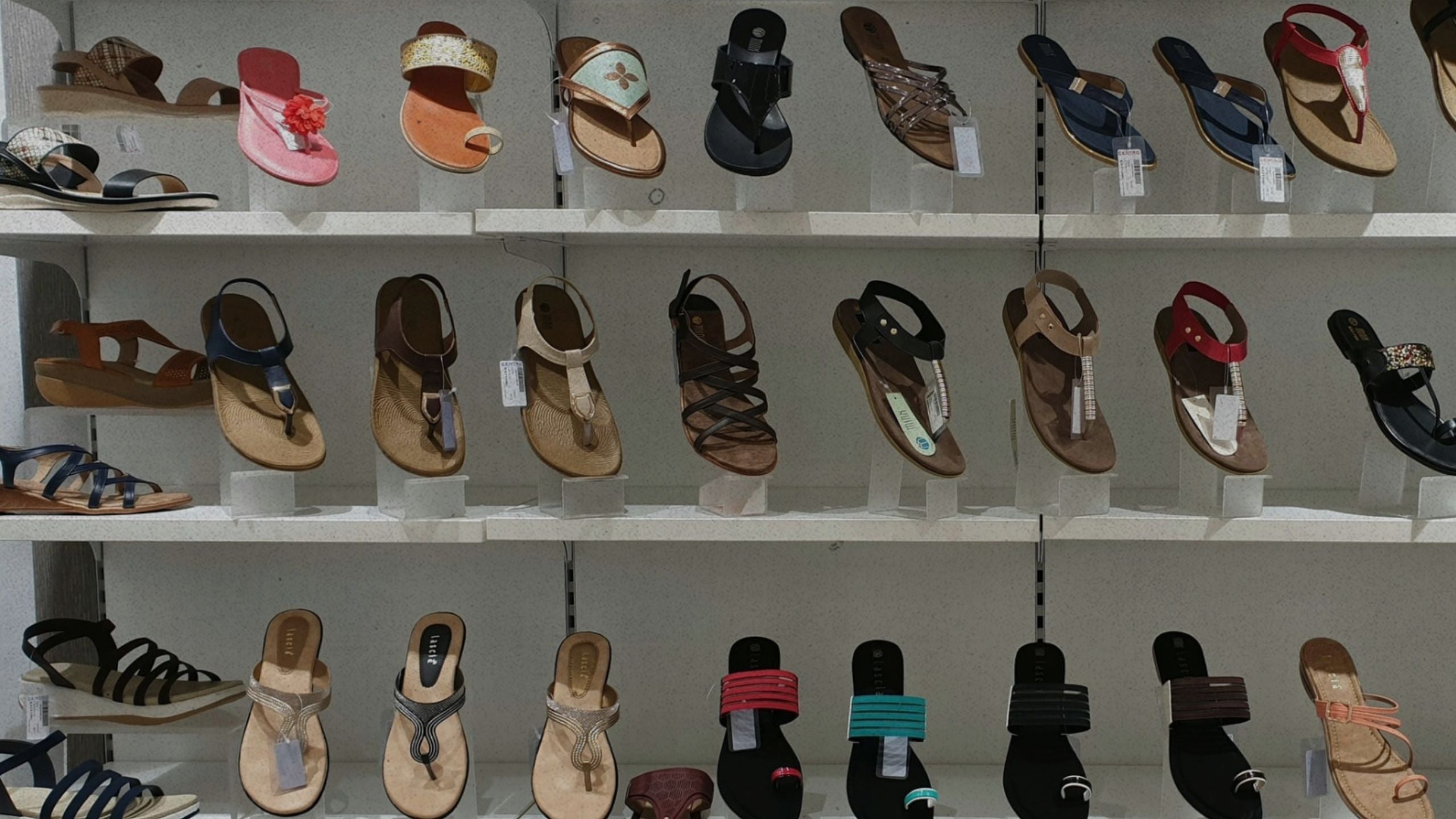 SANDALS & WEDGES