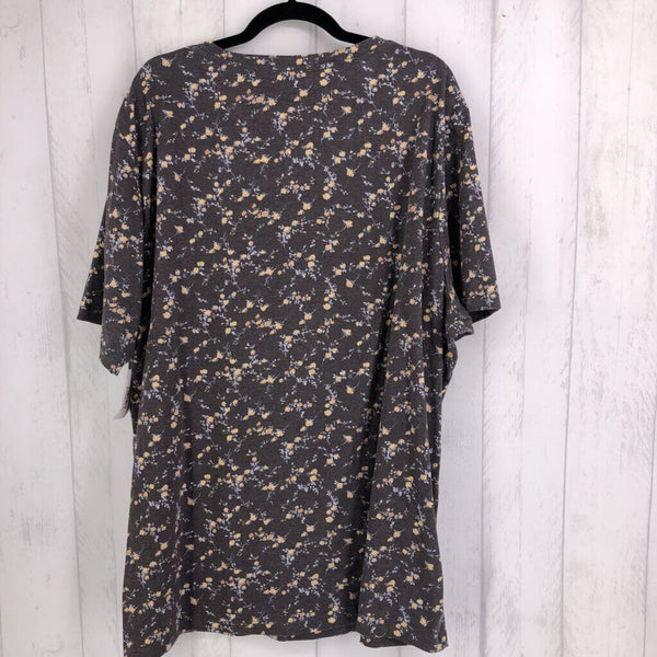 NWT 4xl s/s floral v-neck top