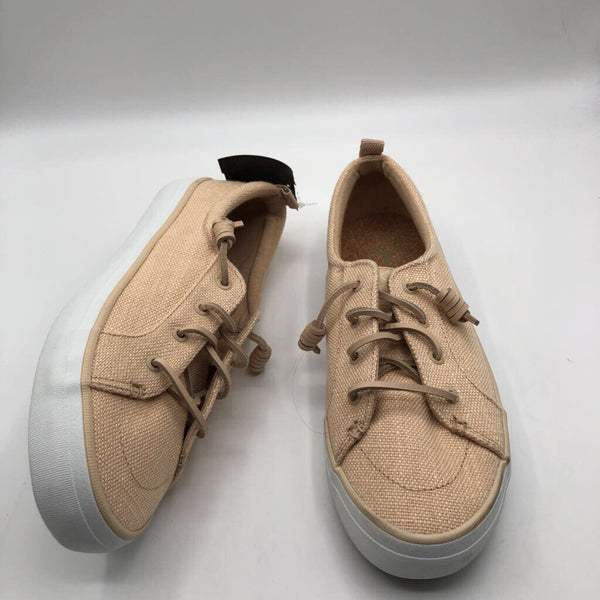 10 canvas lace up sneaker