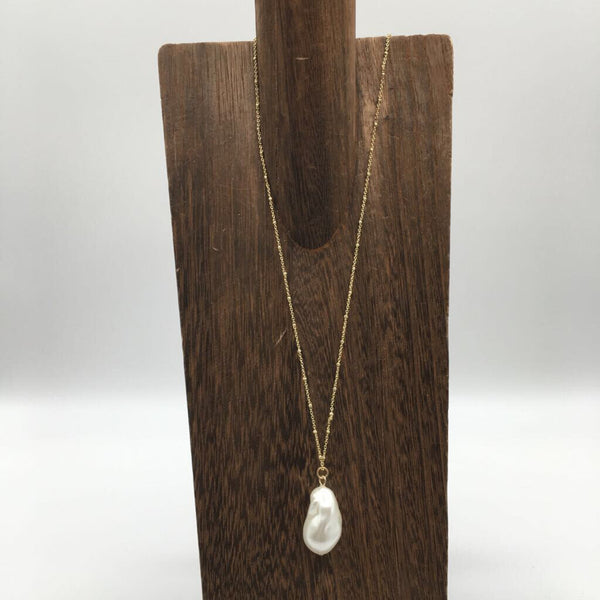 R39 Loft goldtone with pearl pendant