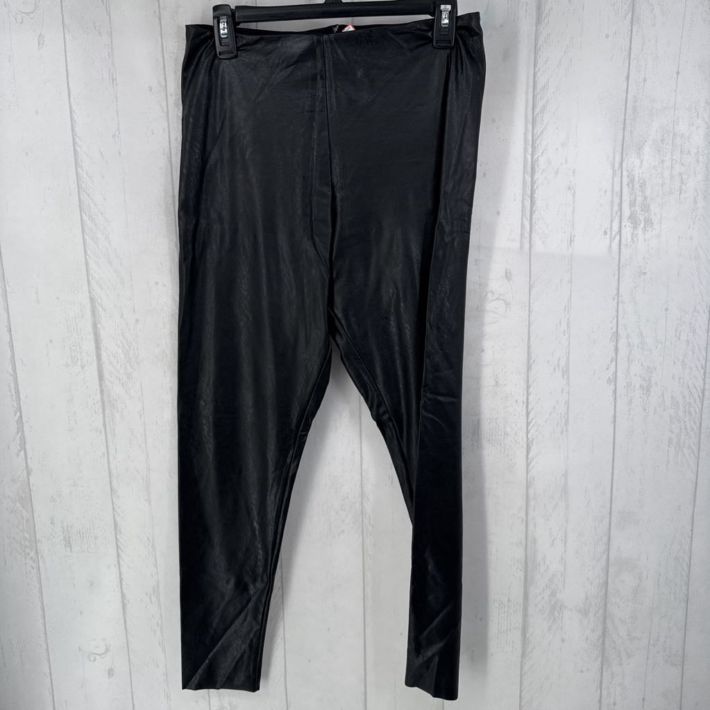 XL faux leather leggings