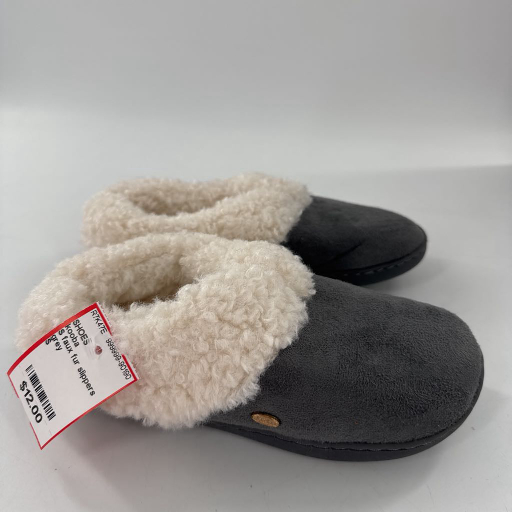 S faux fur slippers