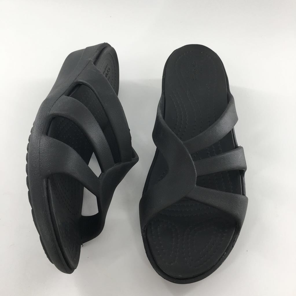 11 Strappy wedge heel sandal