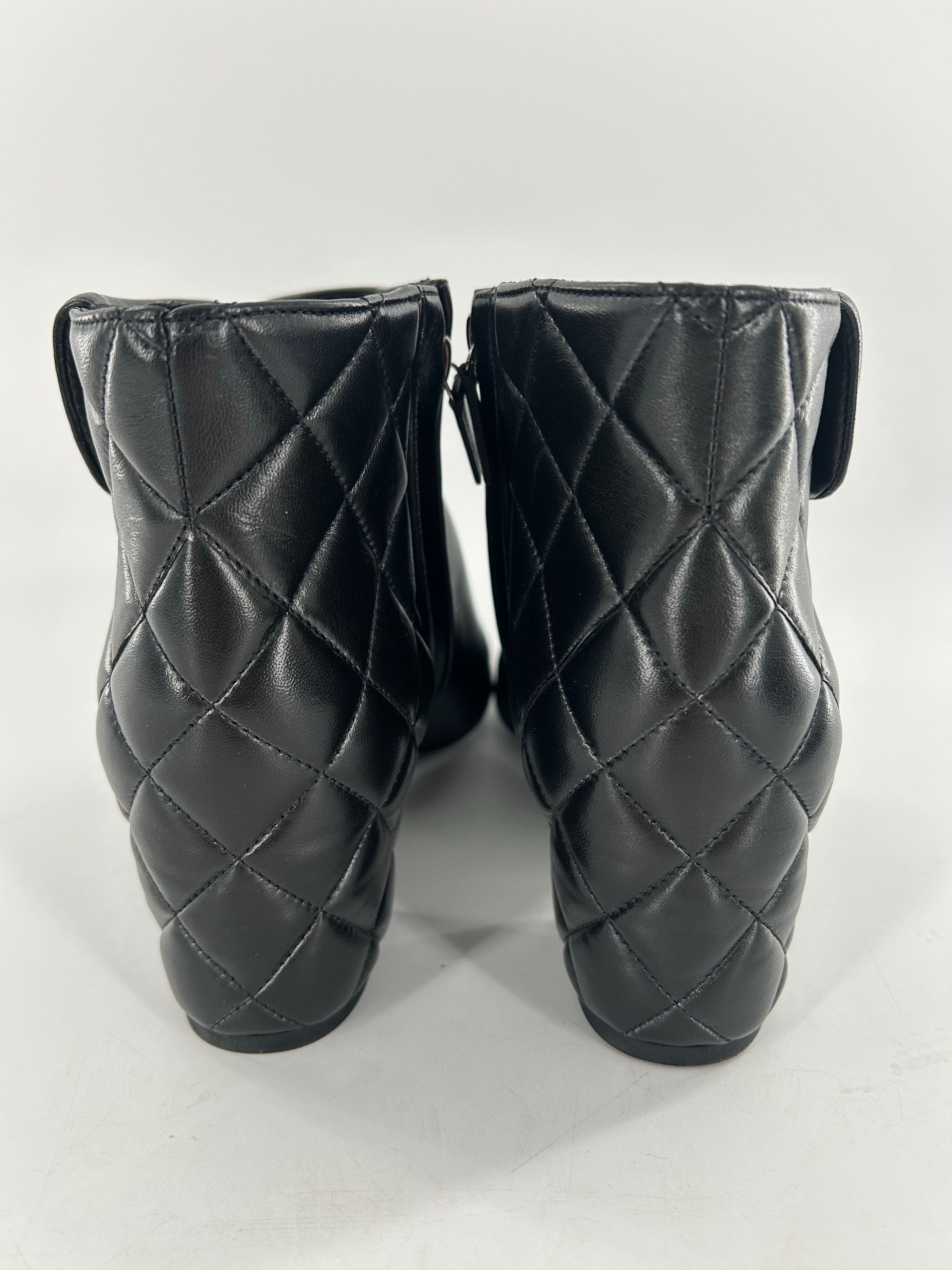 Chanel 2010n Quilted Ankle Boots w/ Turnlock Accent size 10.5