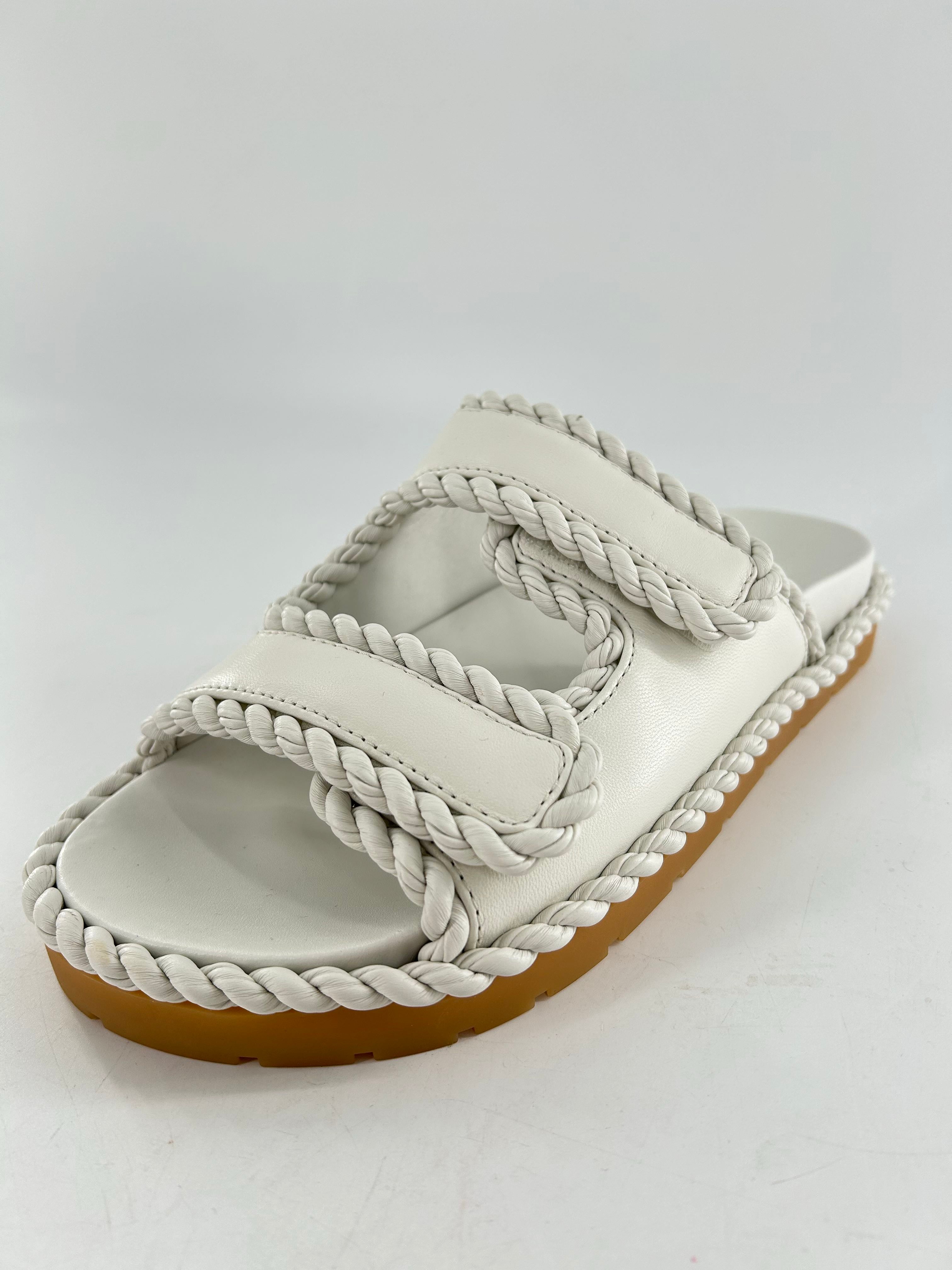 R1100 lambskin leather sandals w/ torchon piping