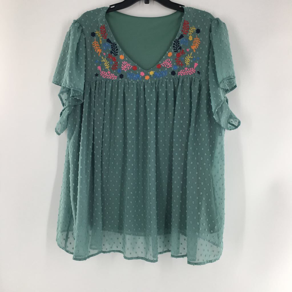 4XL Textured embroidered v-neck s/s top
