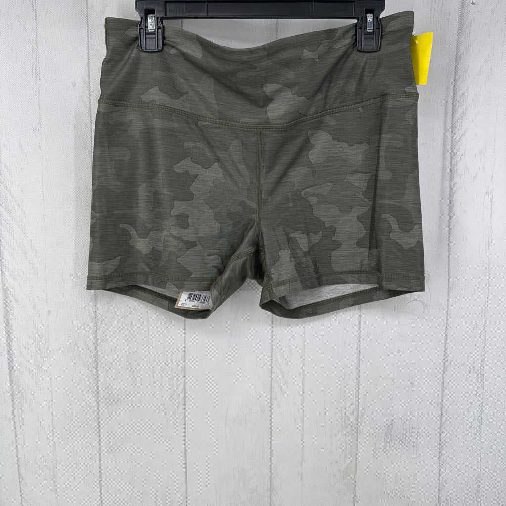 XL camo print shorts