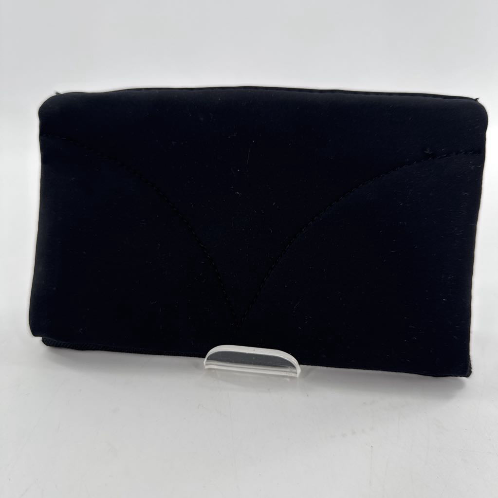 magnetic/mesh pouch
