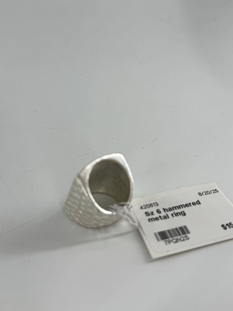 Sz 6 hammered metal ring