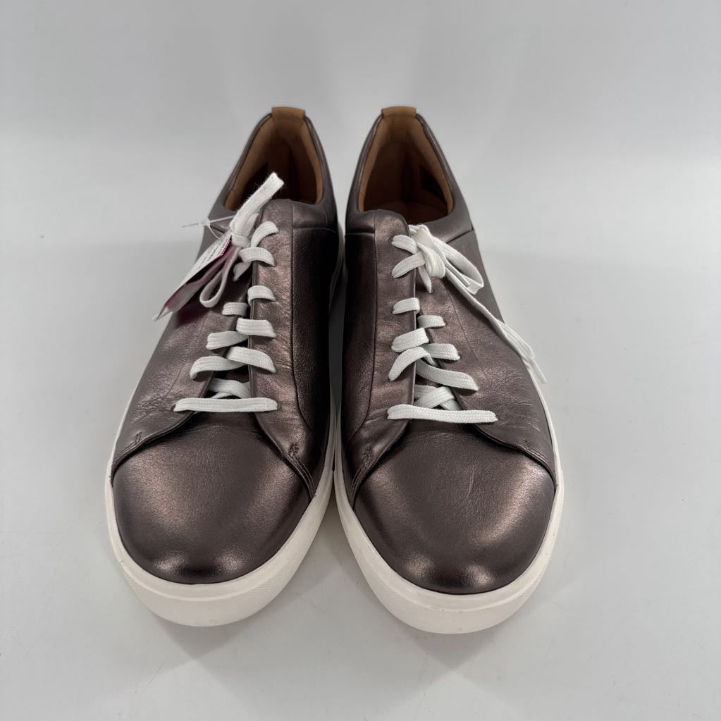 9.5 leather lace up sneaker