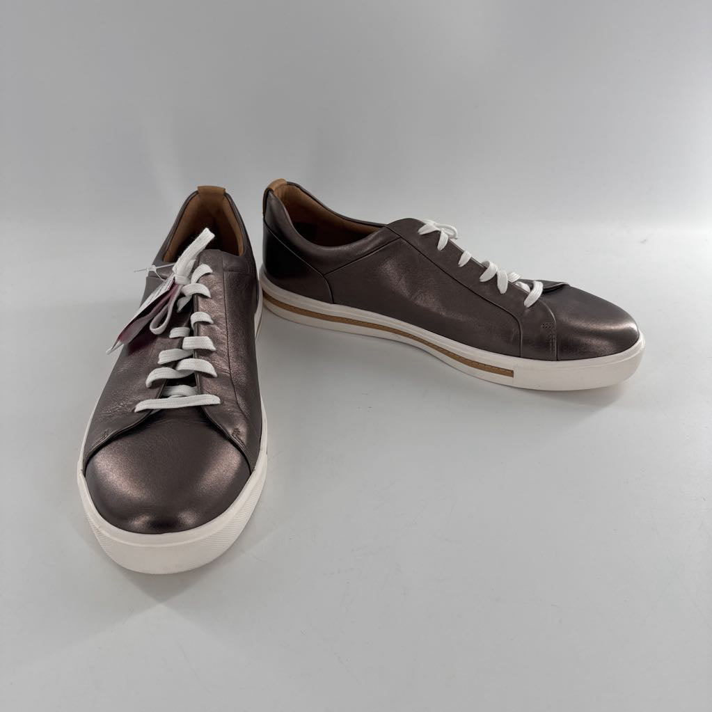 9.5 leather lace up sneaker