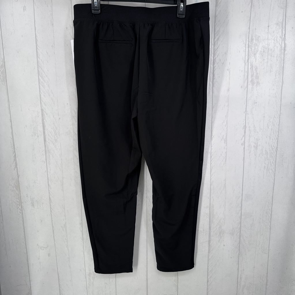 L pull on joggers