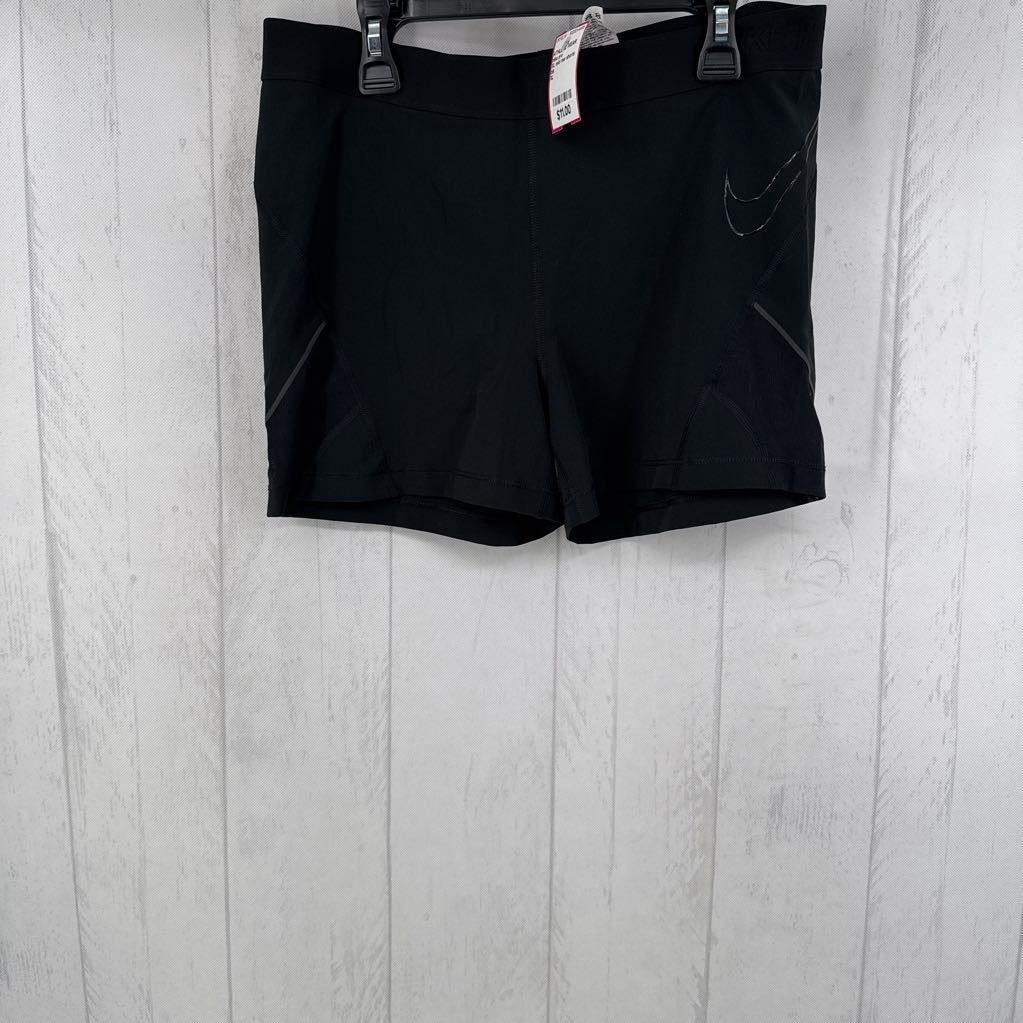 XL mid rise shorts