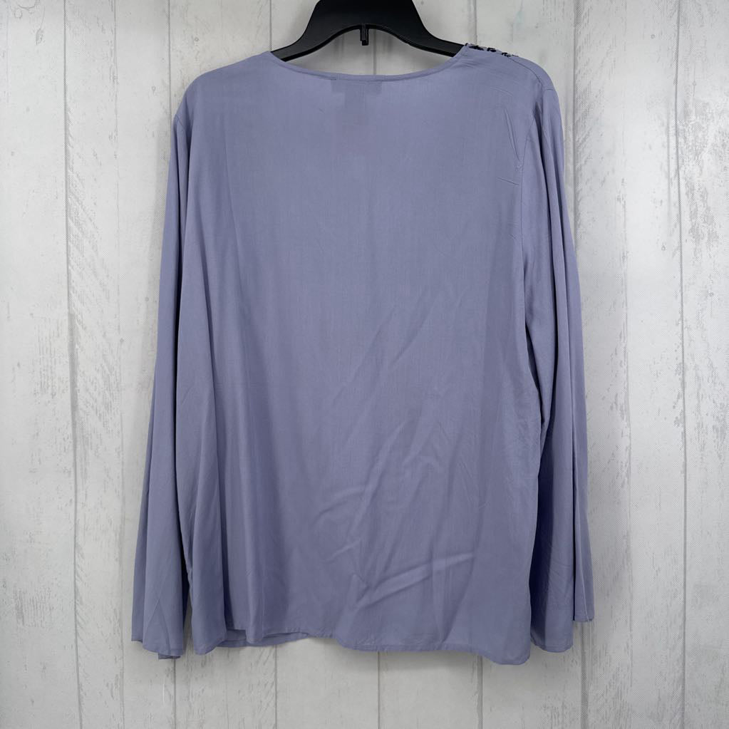 L embroidered v-neck l/s top
