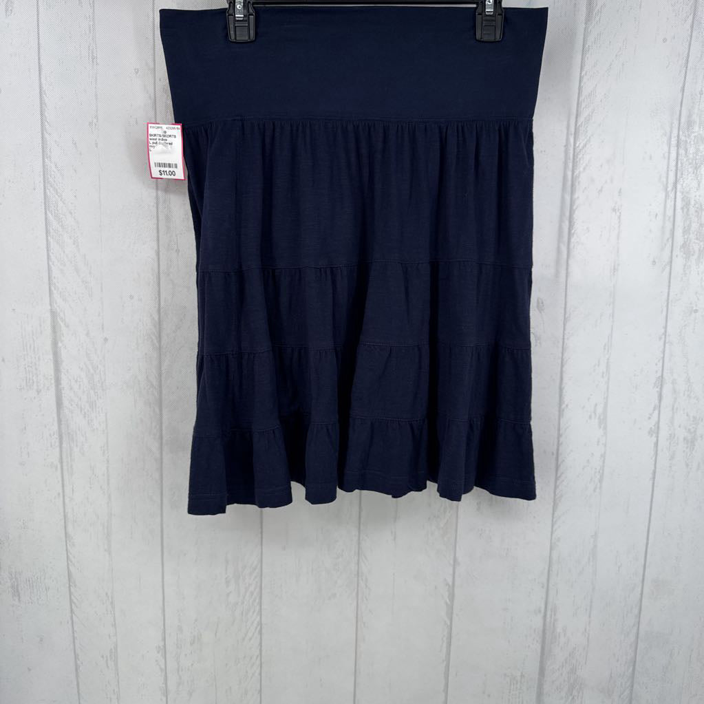 L pull on tiered skirt