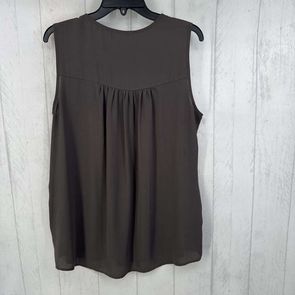 L 1/2 button front flowy tank