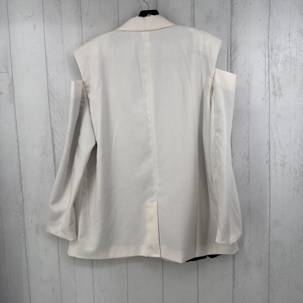 M shoulder cutout button blazer