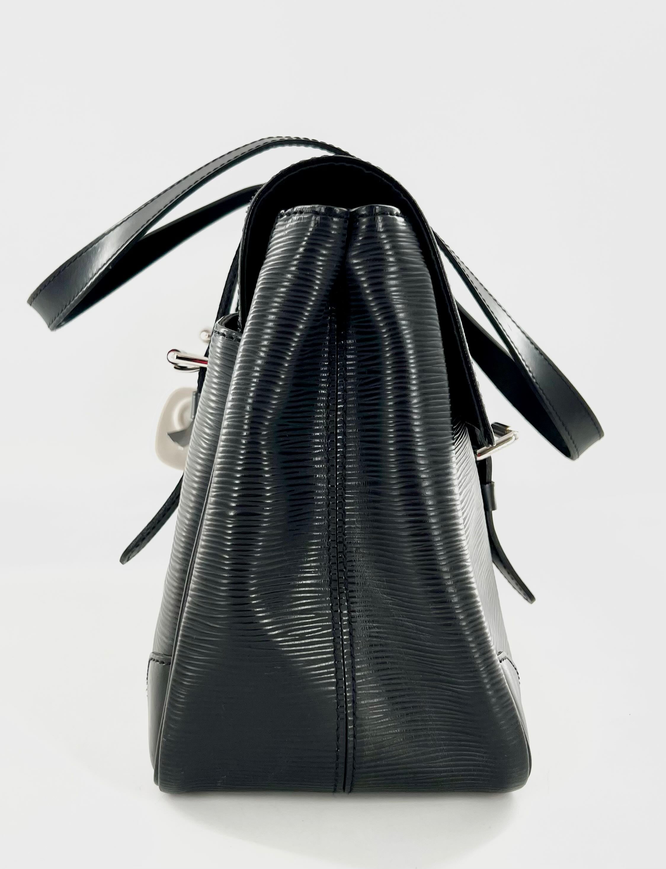 Louis Vuitton Epi Leather Segur Shoulder - snap-flap w/ clip clasp closure mm