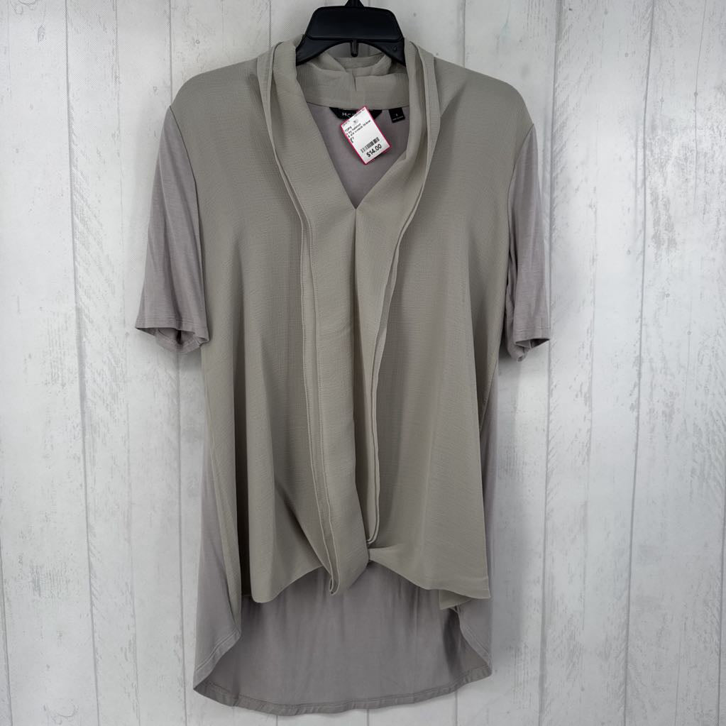 S s/s v-neck hi-low top