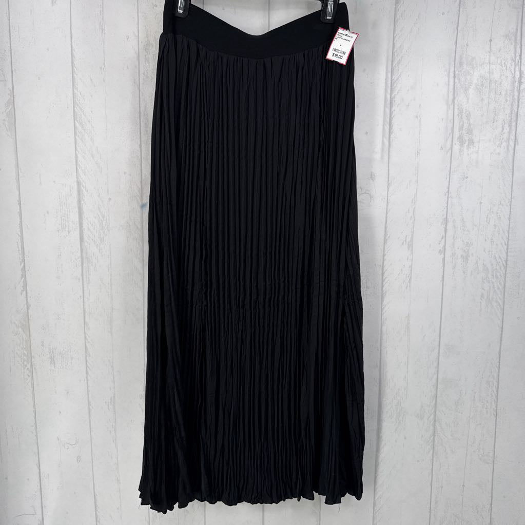 L pull-on pleated skirt