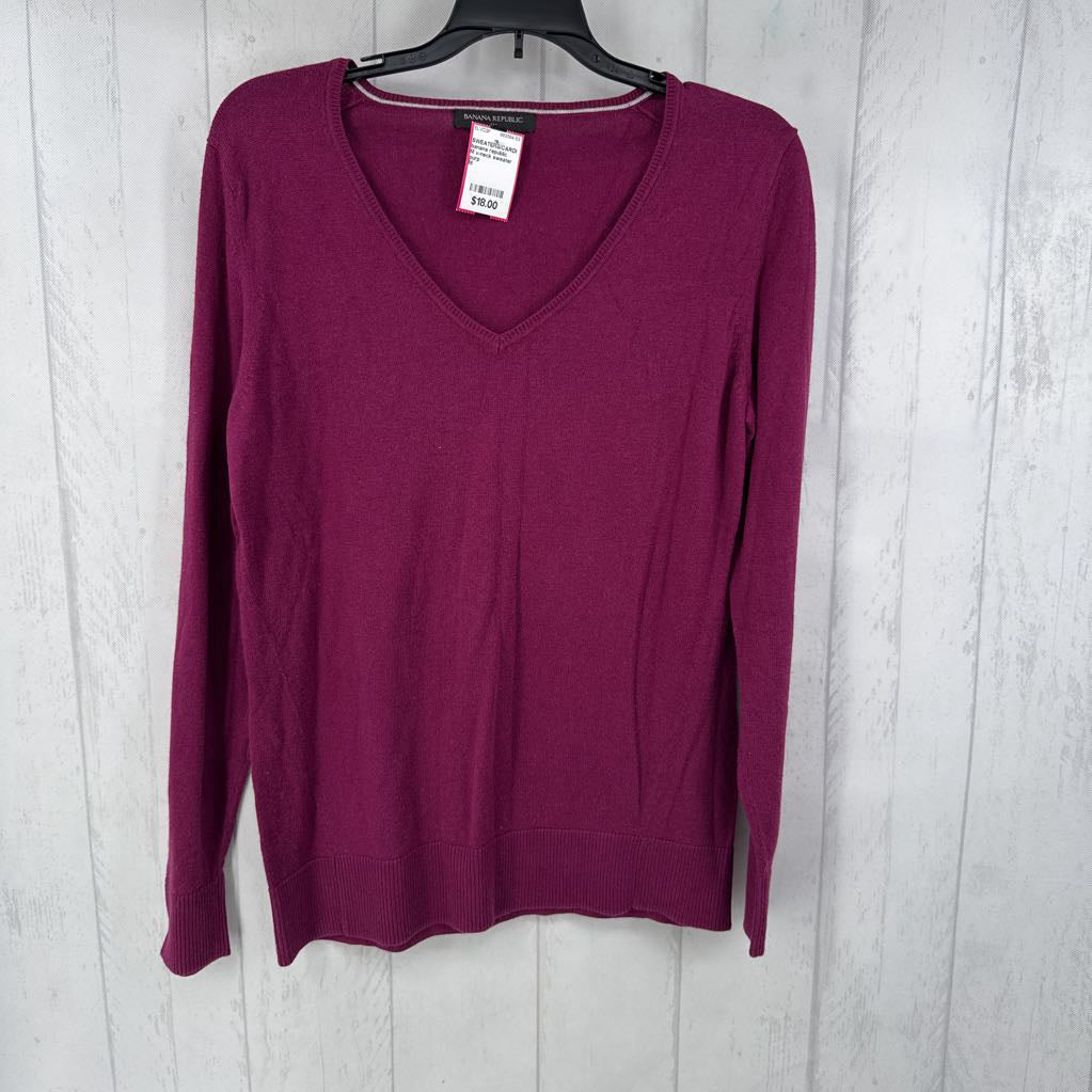 M v-neck sweater