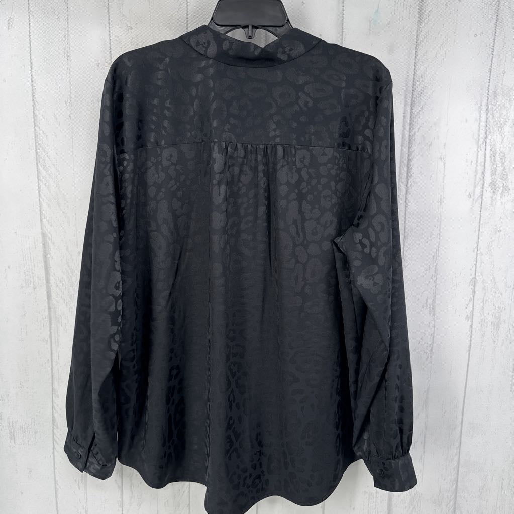 XL animal print button down l/s top