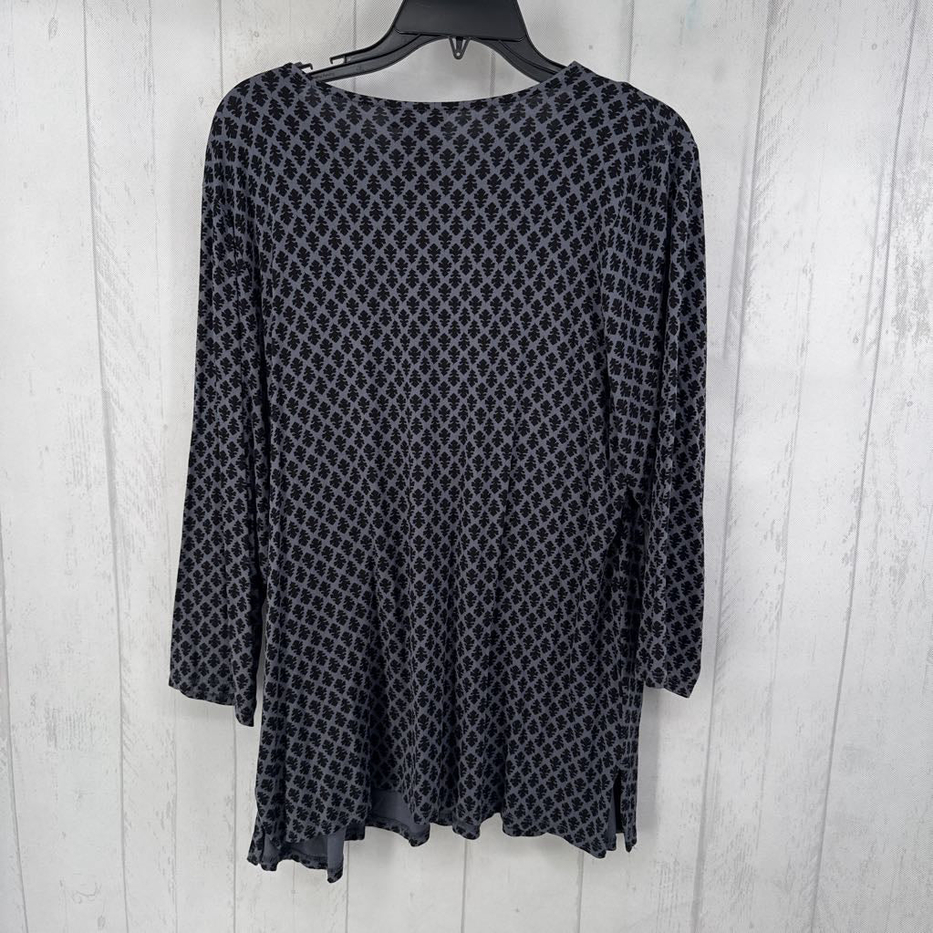 L printed v-neck 3/4 slv top