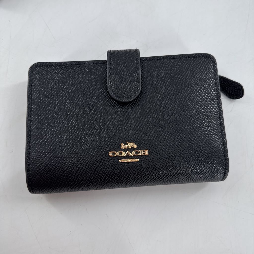 bi-fold corner zip wallet