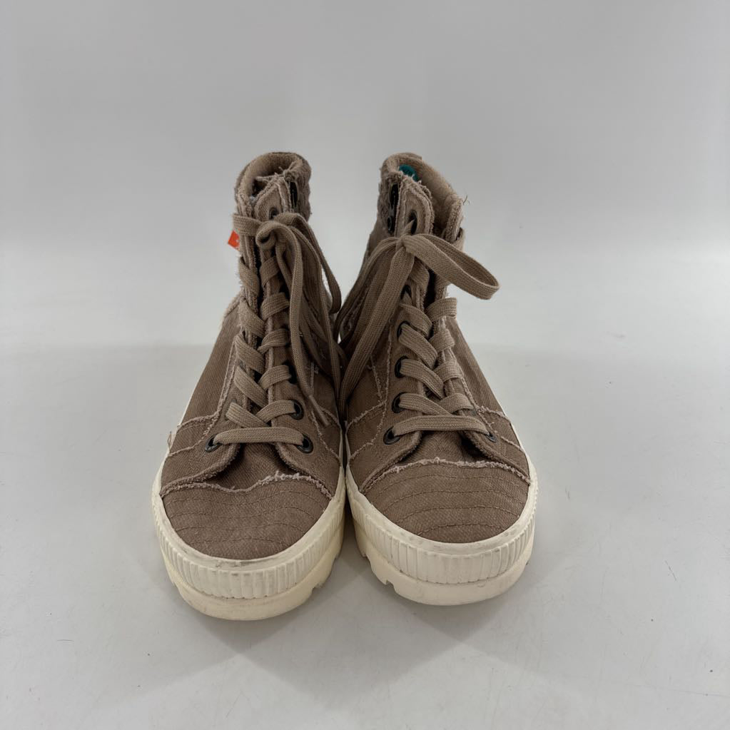 7.5 lace-up hi-top sneaker