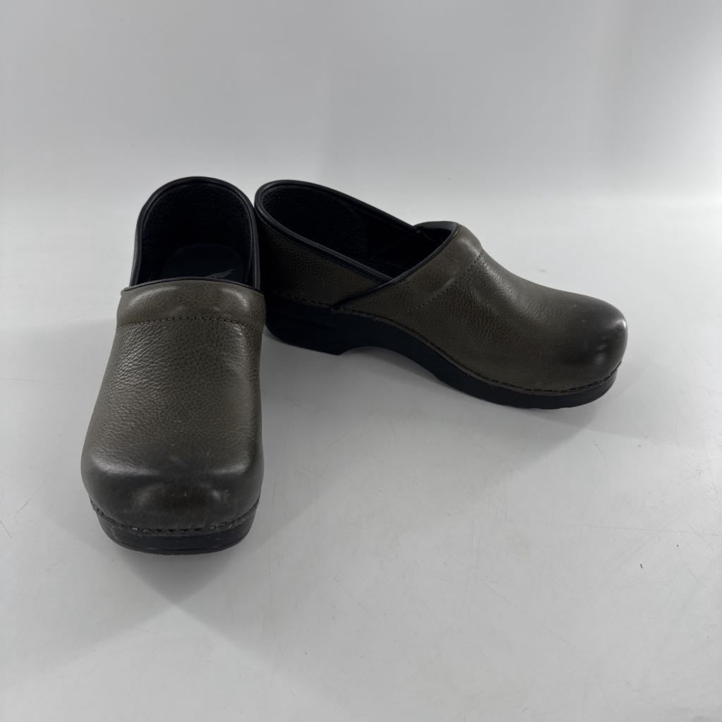 9 leather slip-on clogs