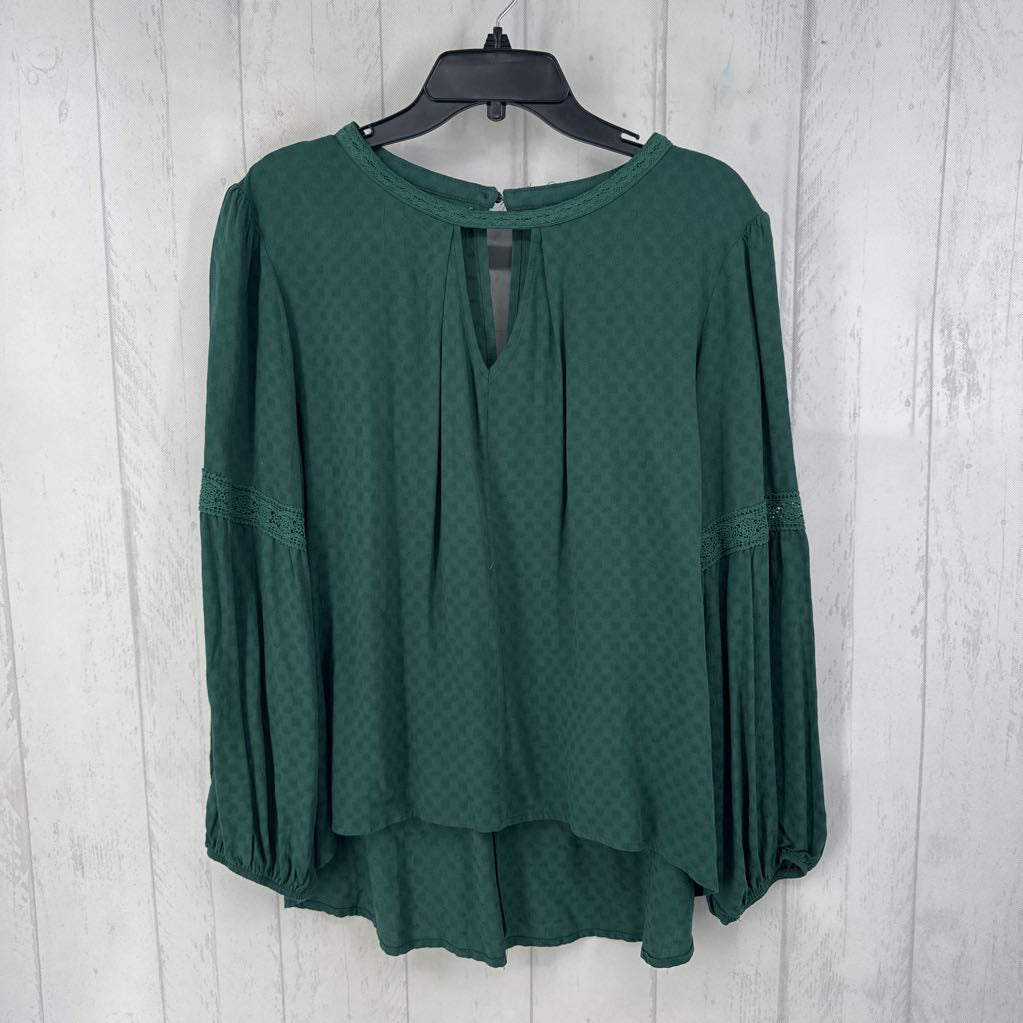 L notch neck hi-lo l/s top