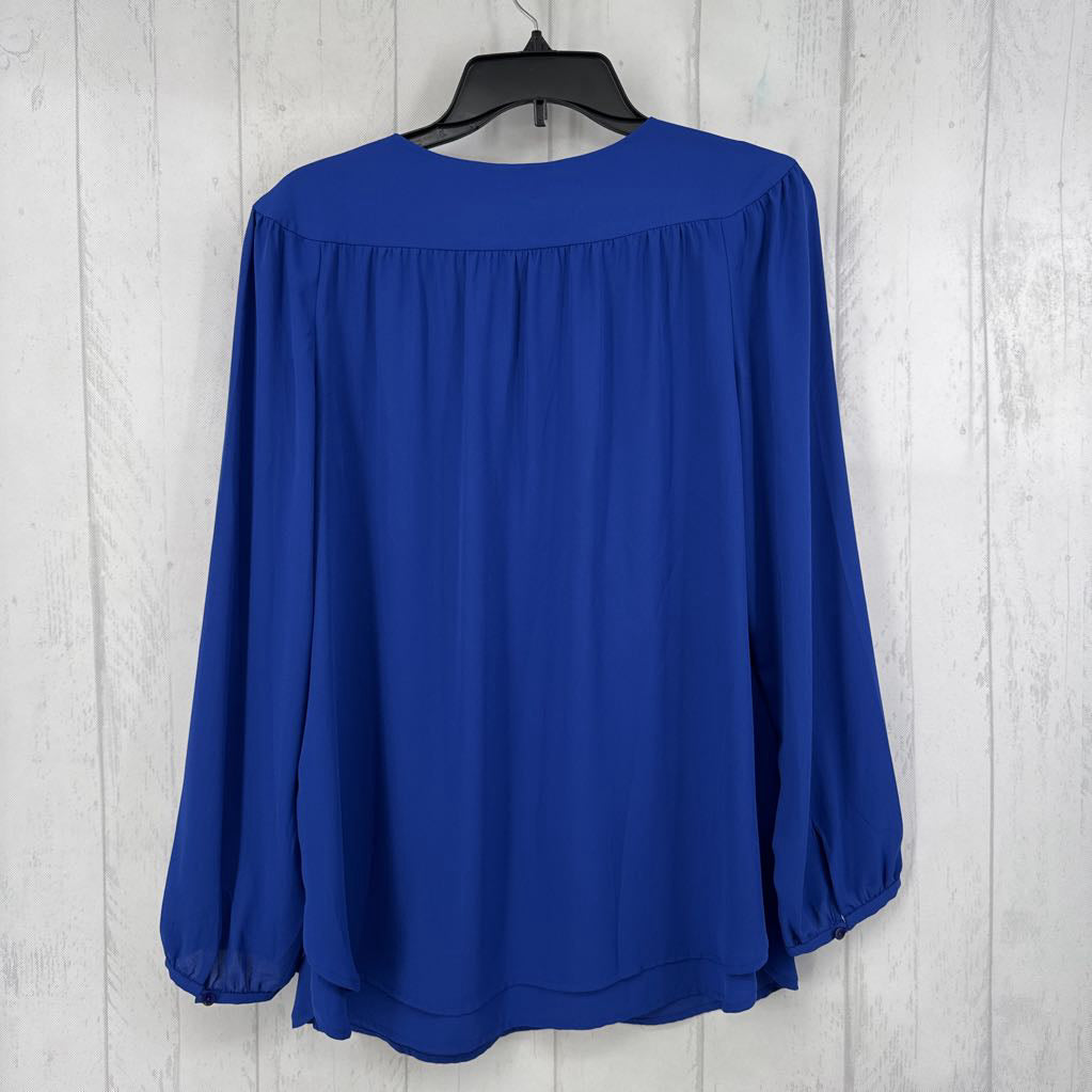 M notch neck l/s top