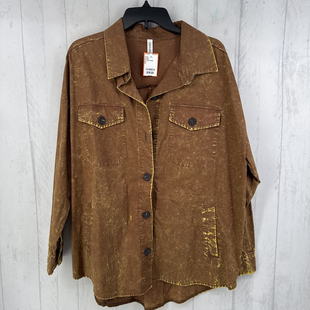 XL acid wash button down l/s top