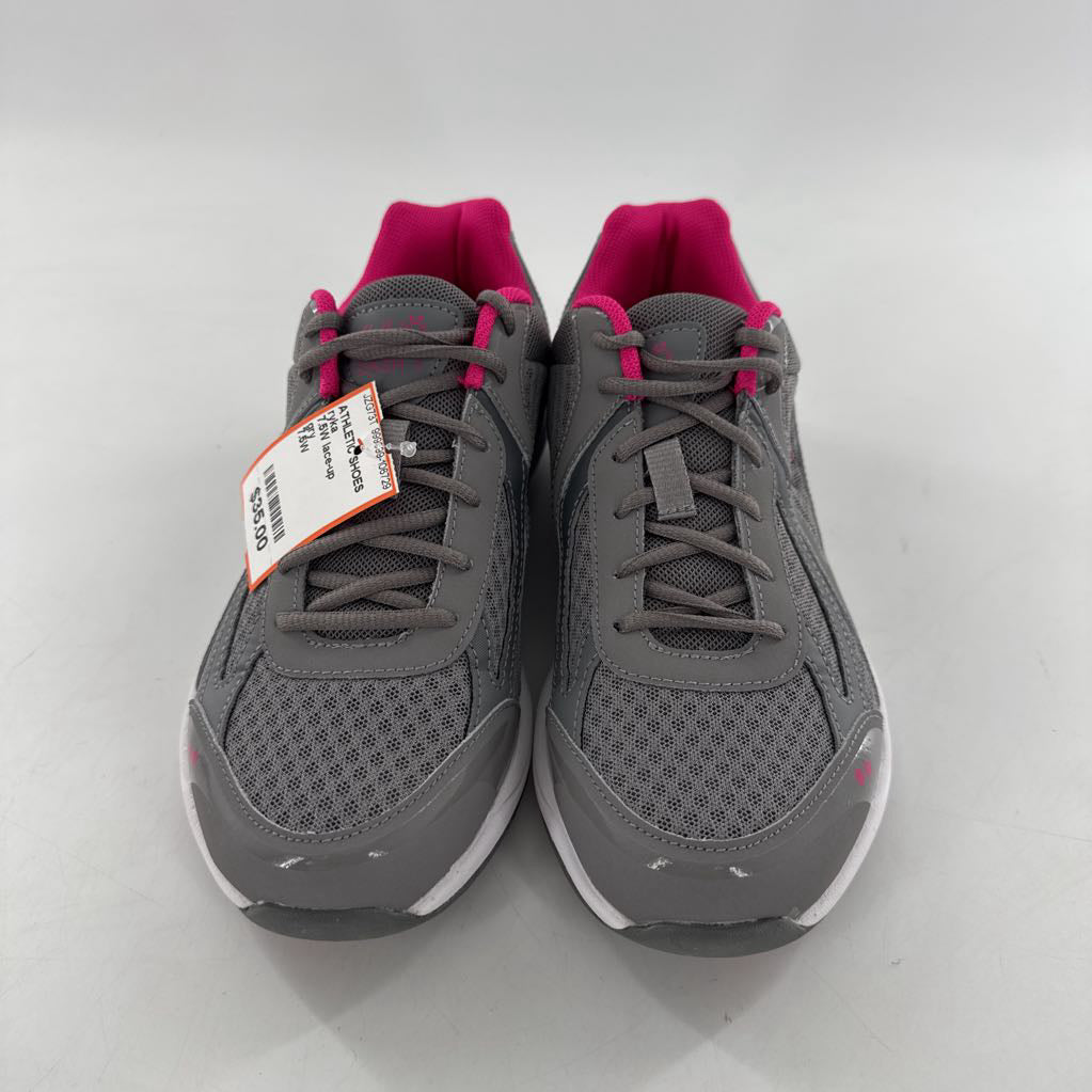 7.5W lace-up sneaker