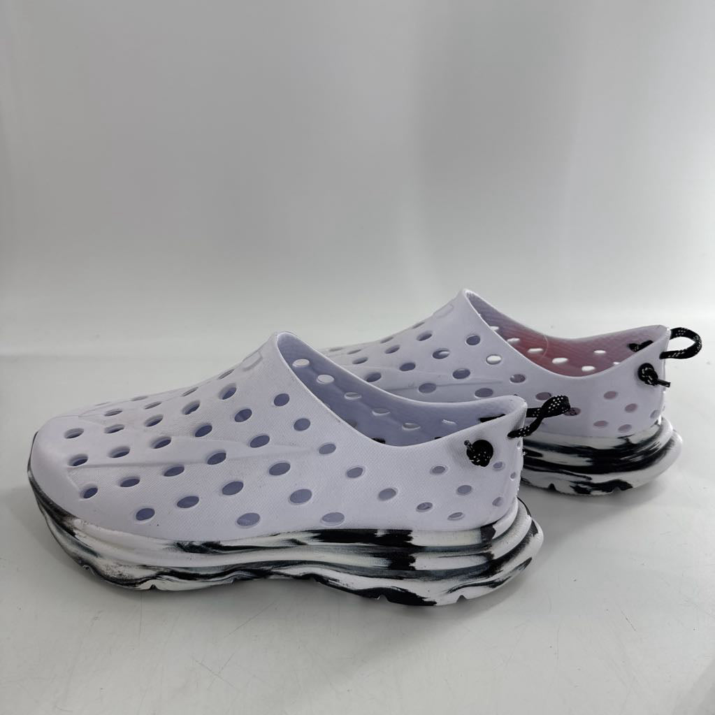 6 slip-on water shoes