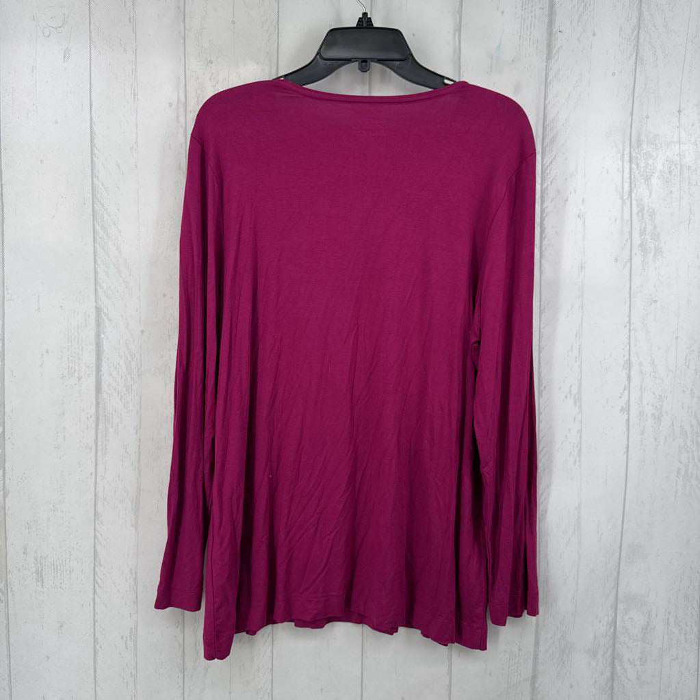 XL scoop-neck l/s top