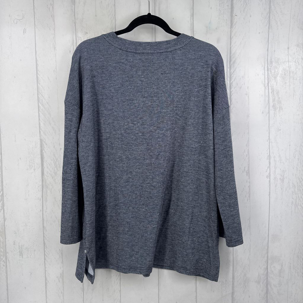 L striped v-neck 3/4 slv top