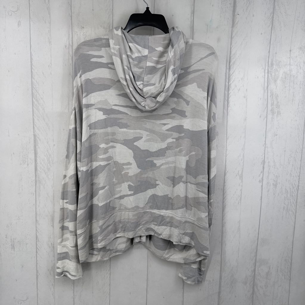 L camo-print zip-up hoodie