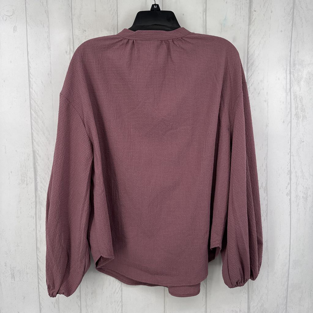 XL v-neck textured l/s top