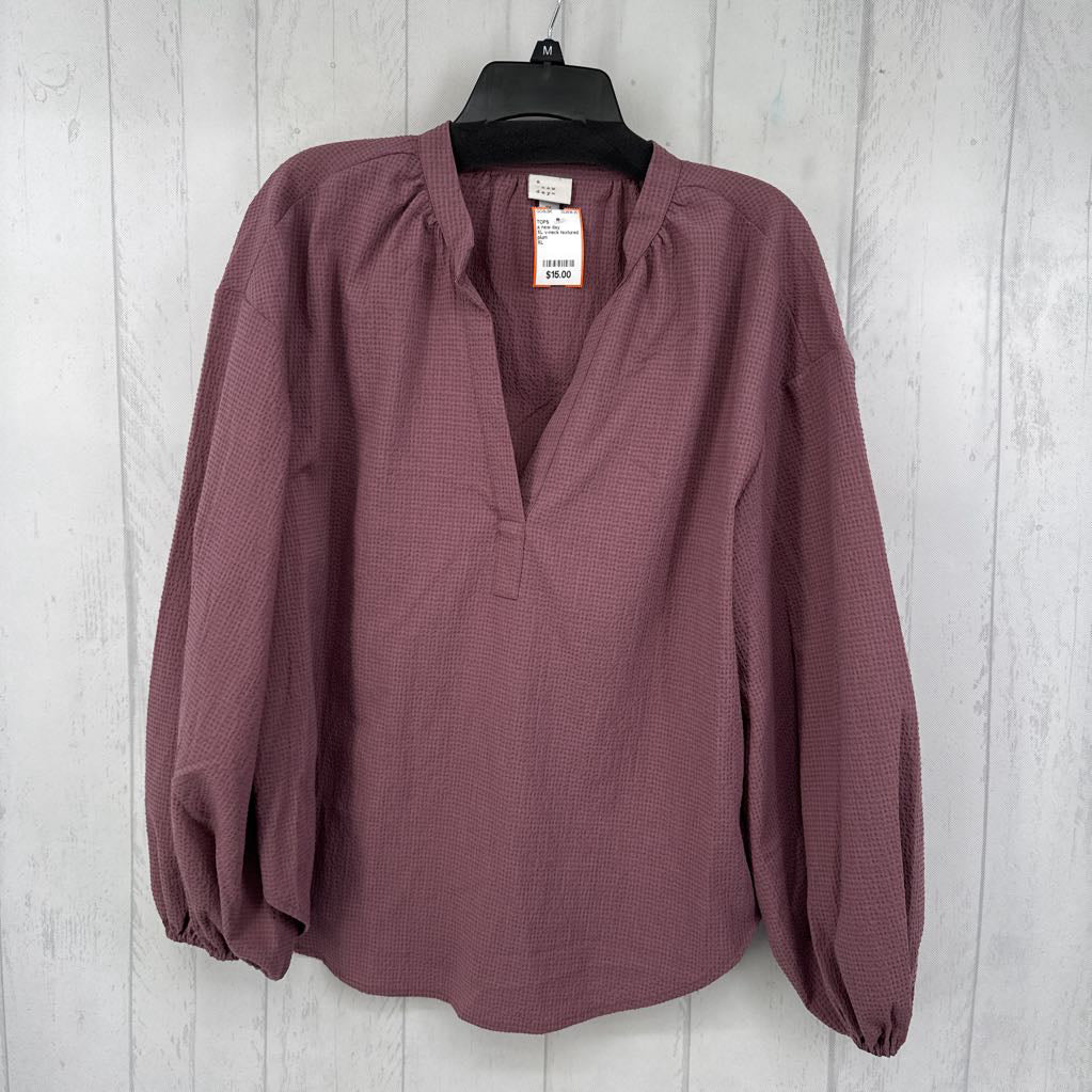 XL v-neck textured l/s top
