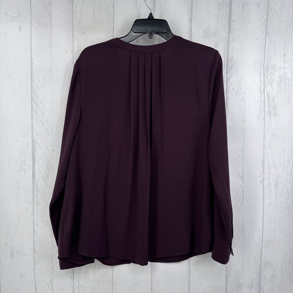 XL v-neck button front l/s top