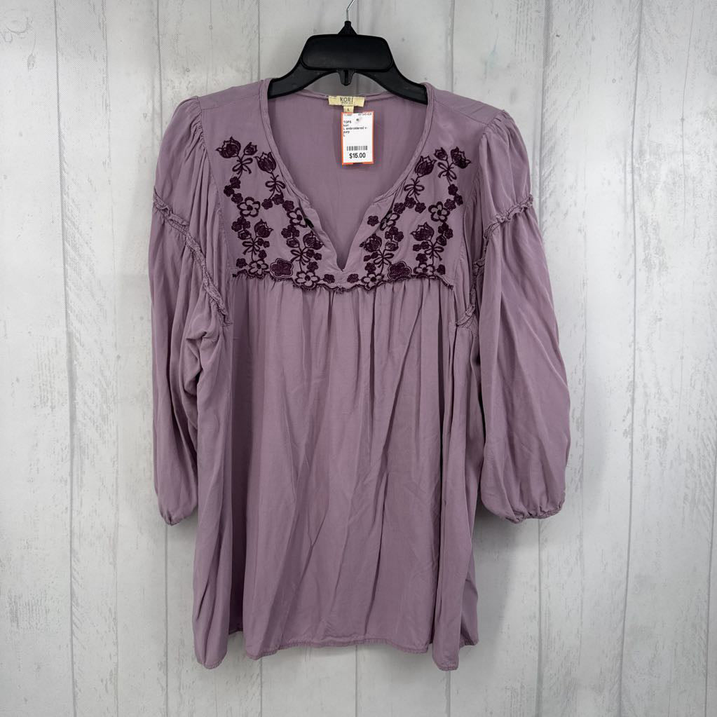 L embroidered v-neck 3/4 slv top