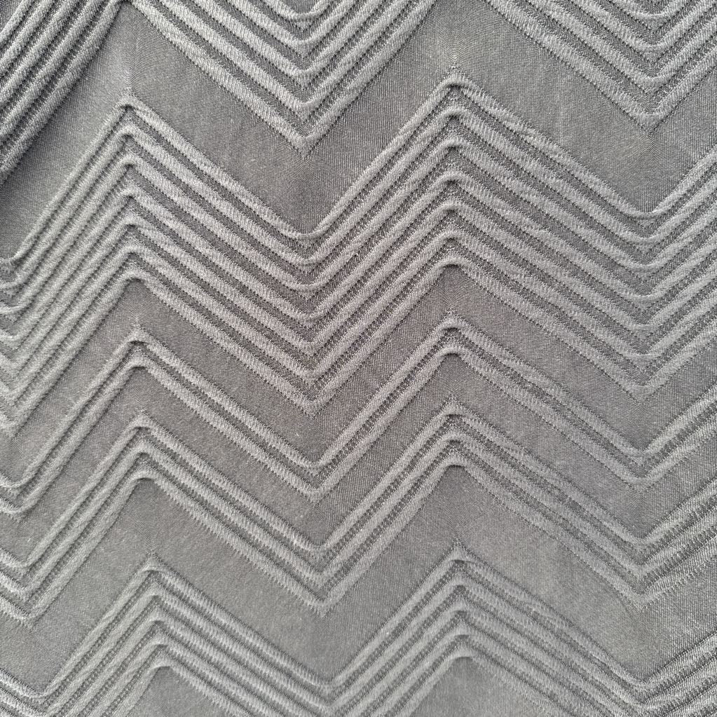 1X chevron hi-lo s/s top