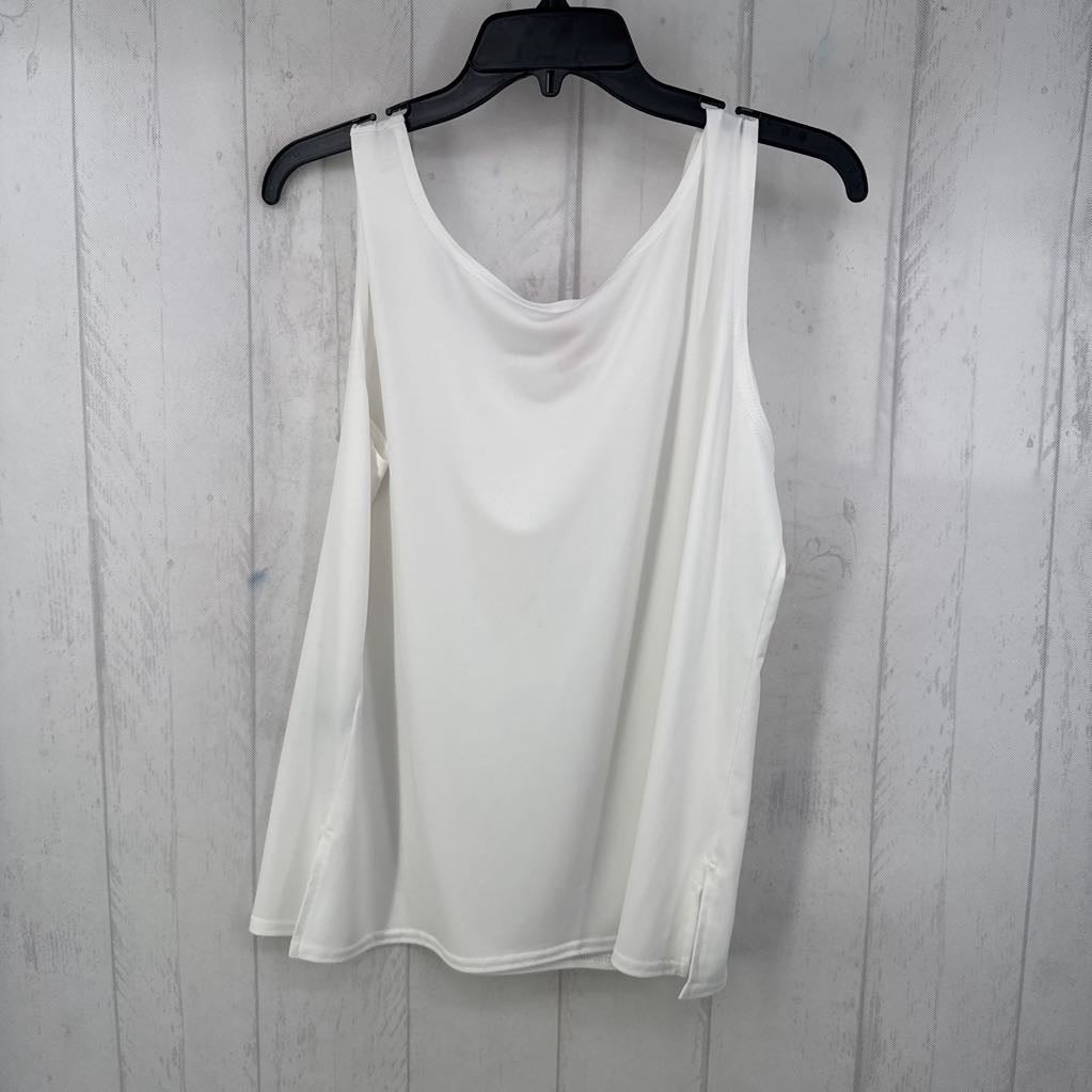 M scoop neck tank