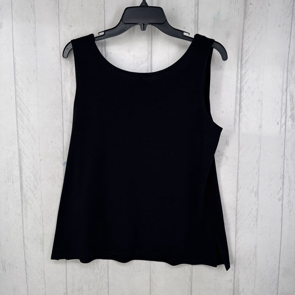 M scoop neck tank