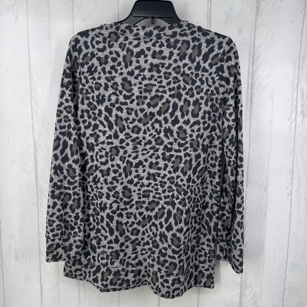 M animal print v-neck l/s top