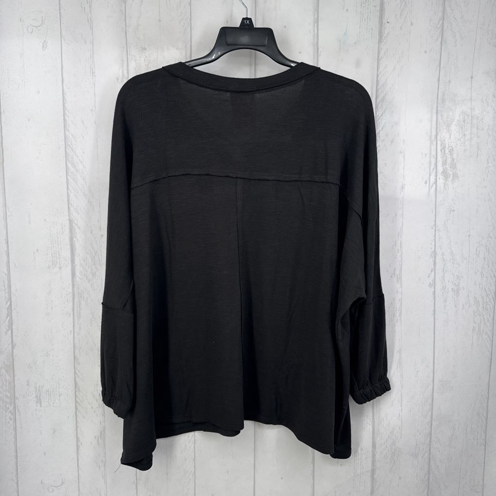 M/L v-neck l/s top