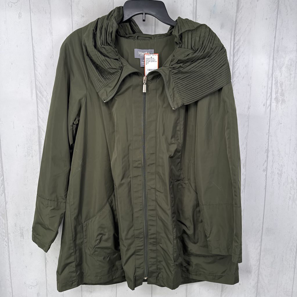 M nylon jacket w/ pleated hood