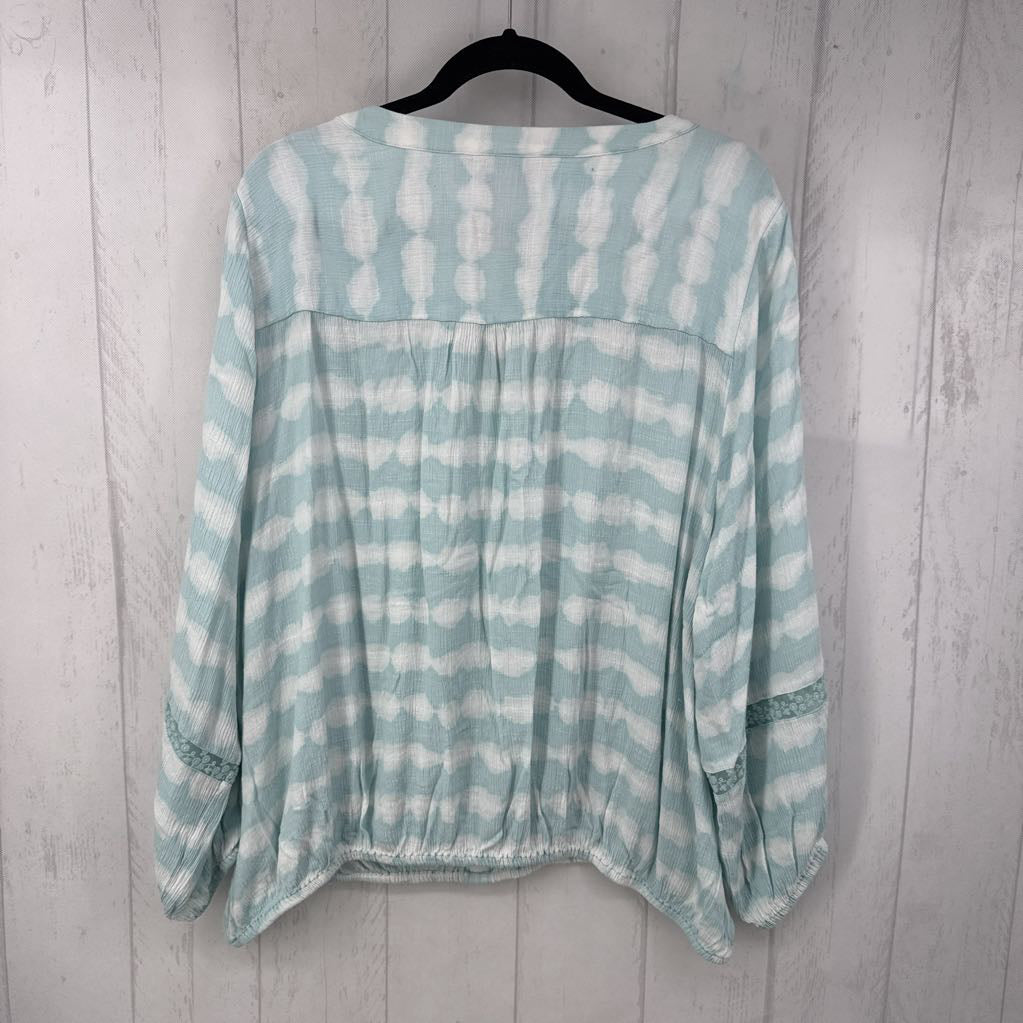 26/28 tie-dye v-neck button down l/s top