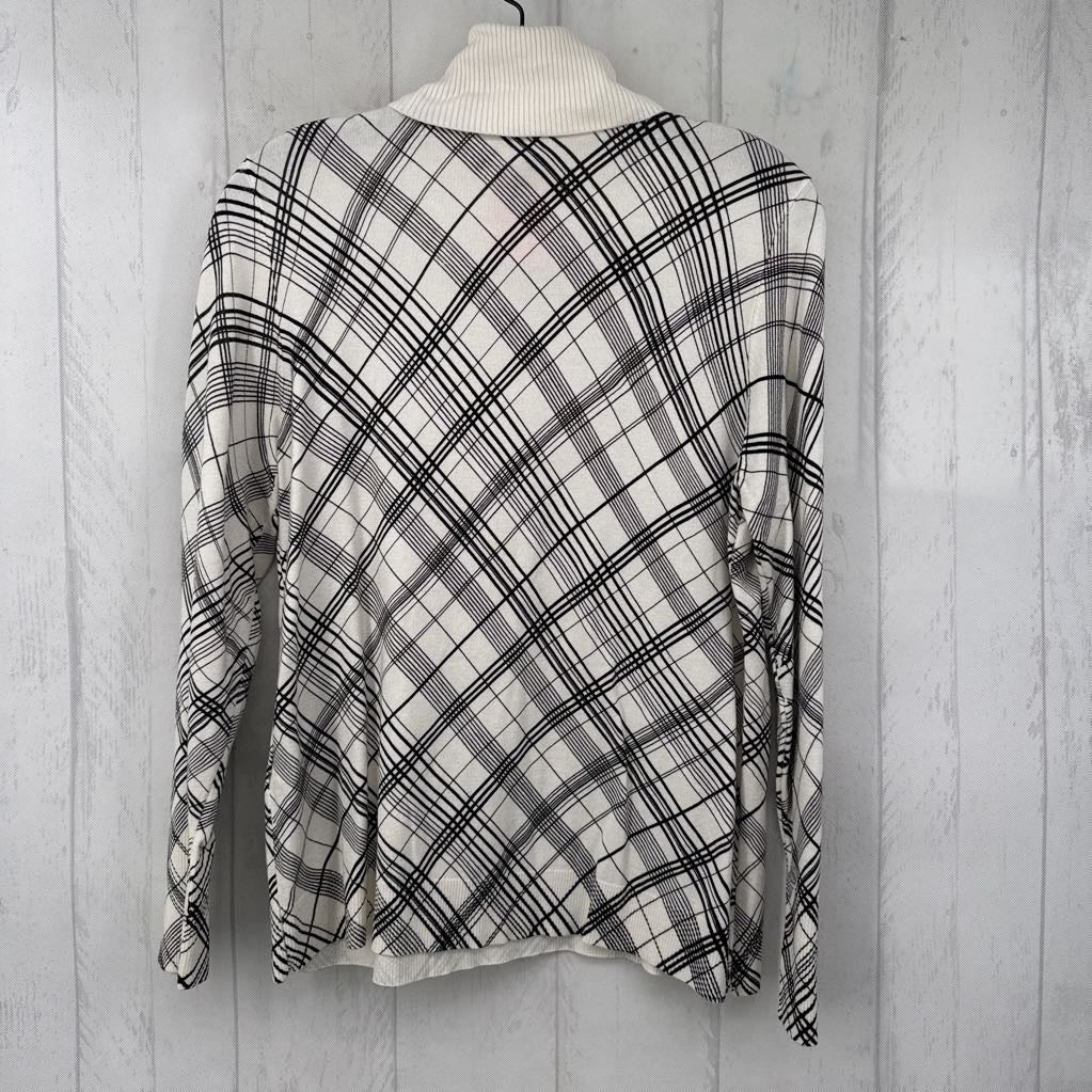 M checkered t-neck sweater